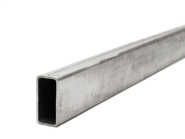 Труба профильная 30х15х2